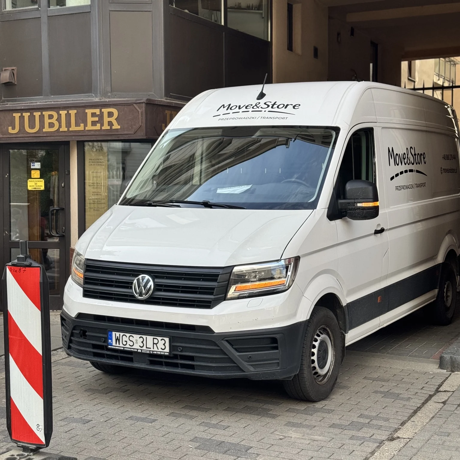 Samochód firmowy Move&Store przed realizacją transportu